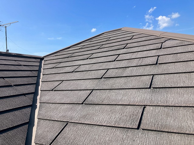 大垣市の戸建住宅で希望のあった金属屋根材「スーパーガルテクト」を使った屋根カバー工事に向けての調査